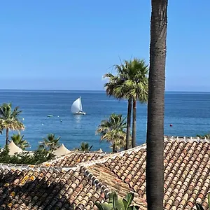 apartment-with-sea-views-within-hotel-puente-romano-marbella.1costadelsol.com/